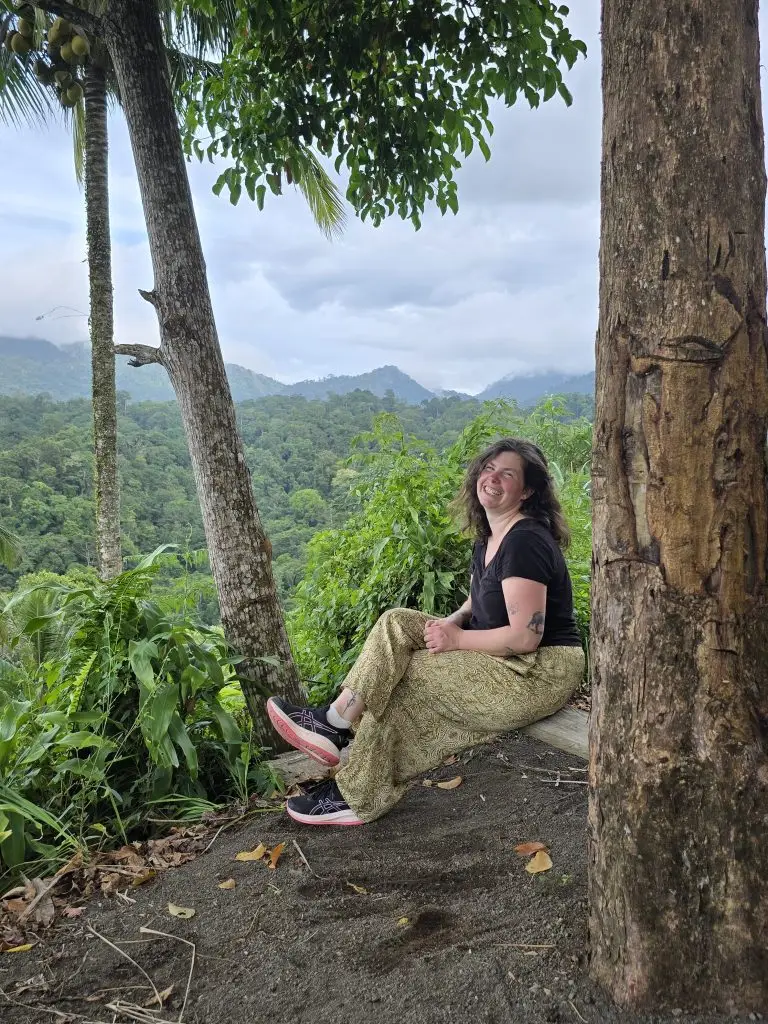 Alizée, primatologue à Tangkoko (Sulawesi, Indonésie) et guide pour Prima'bord expédition